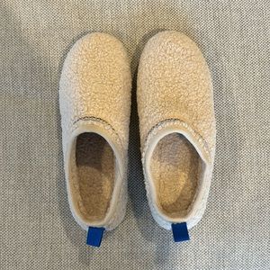 Bombas slippers, size 10 (fits like a 9)